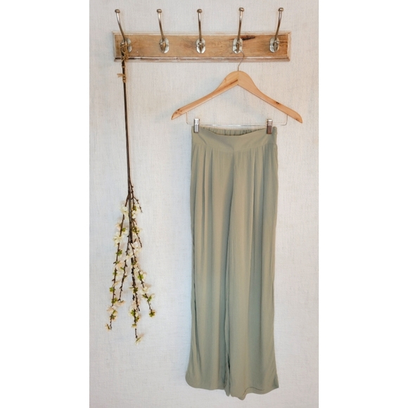 Pants - High waisted Palazzo Olive Pants- Size 4